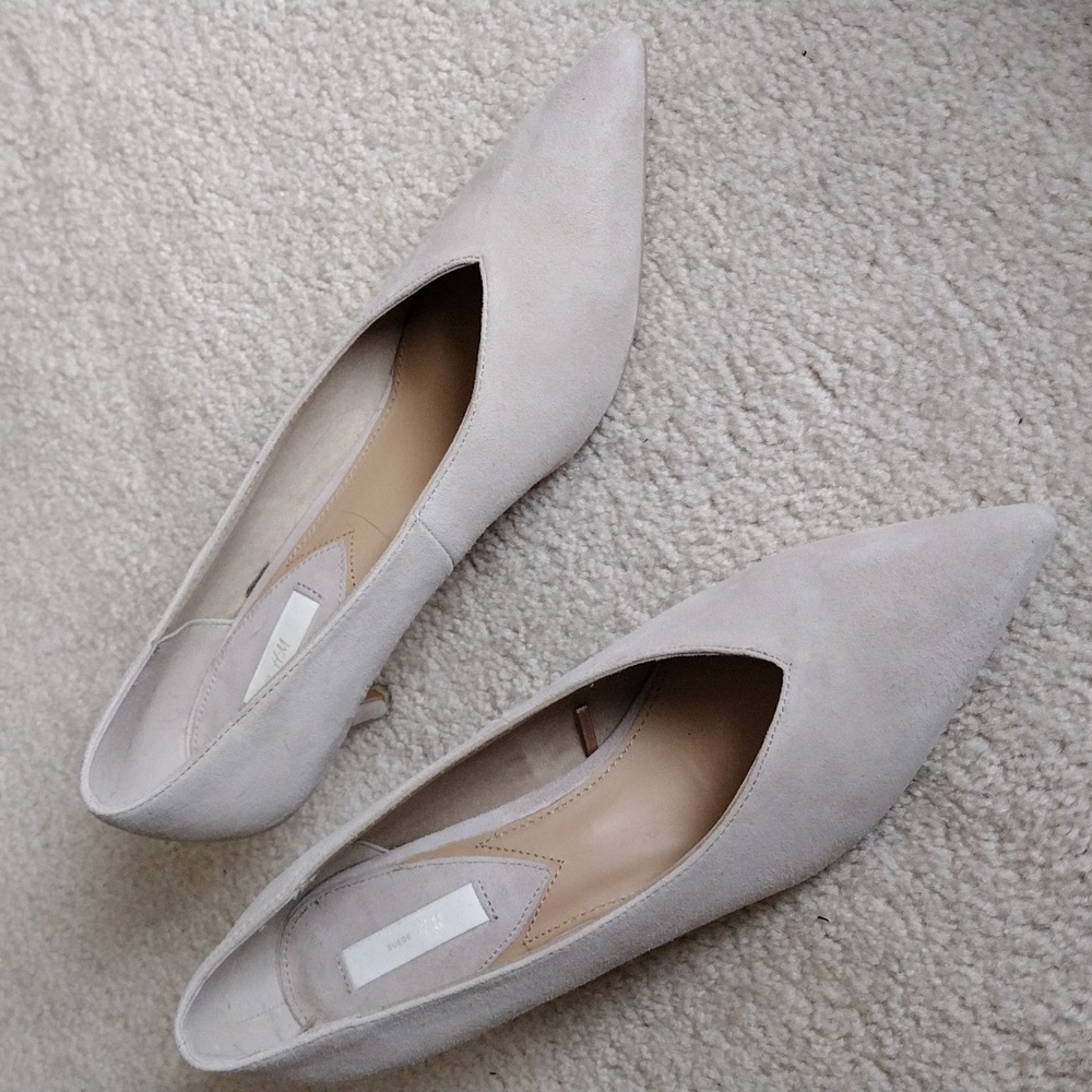 H&M bone white or light gray womens suede heels. Mint condition. Size 8.5